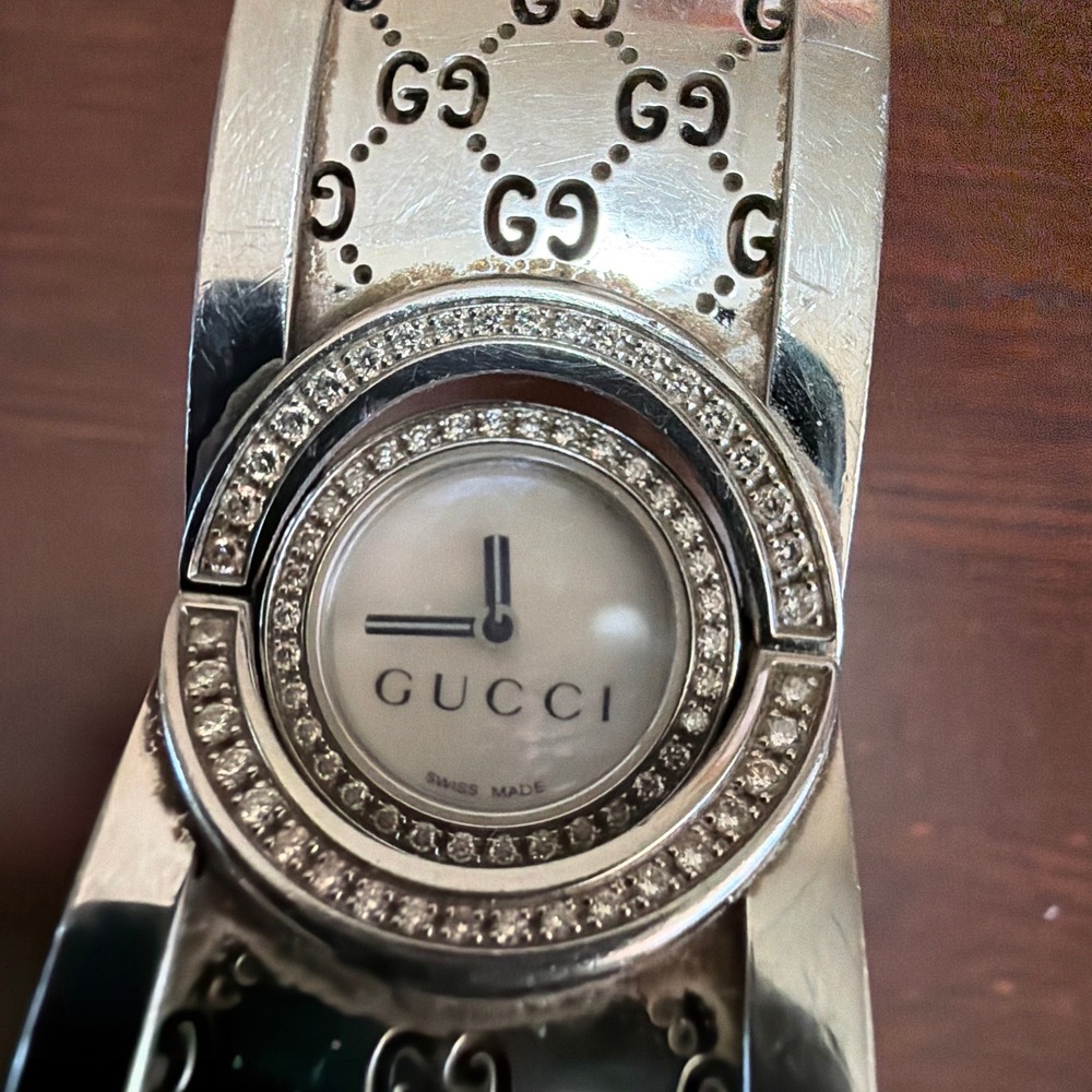 Gucci Twirl Diamond Bezel Stainless Steel GG Bangle Watch 112